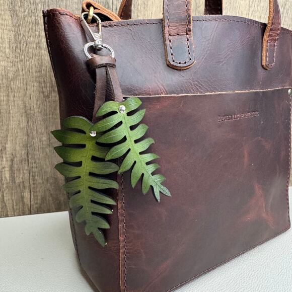 Leather Purse Charm Fern Leaf Bag Charm Genuine Leather Purse Keychain NEW - Picture 1 of 7